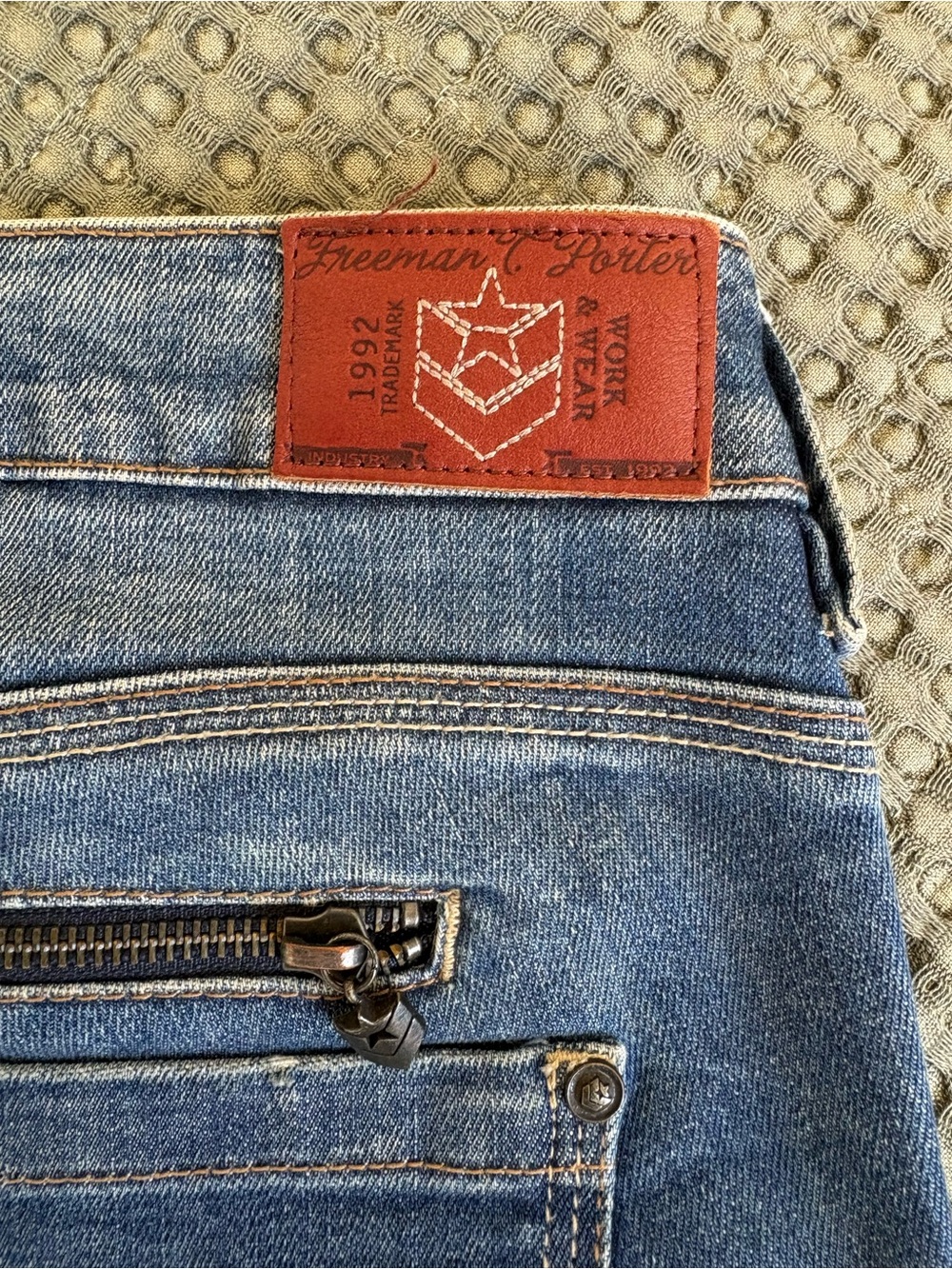 Made in France Straight Leg Low Rise Jeans in Faded Blue size 28/29 - Picture 6 of 6